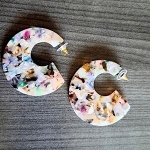 BOSTON PROPER MULTICOLOR RESIN HOOP EARRINGS